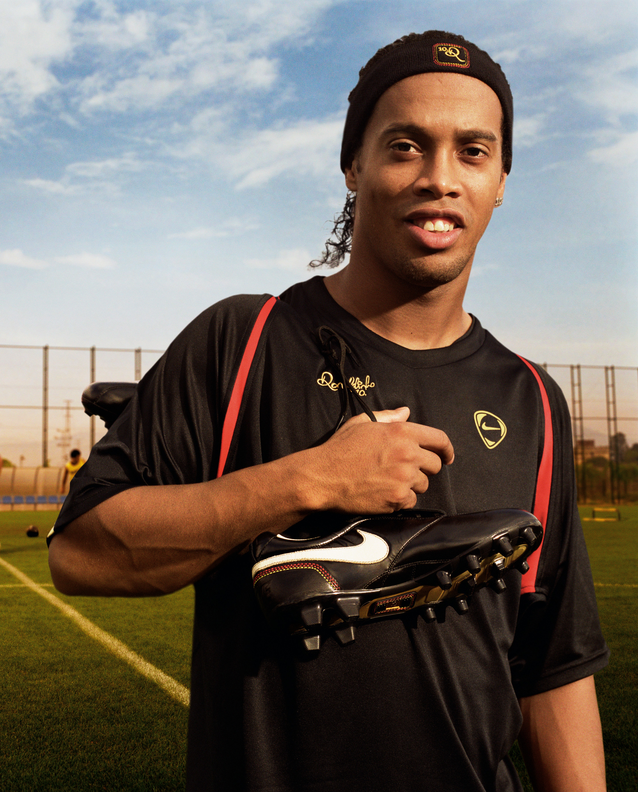 http://www.caughtoffside.com/wp-content/uploads/2007/01/Ronaldinho_20_10R_Boot_011.jpg