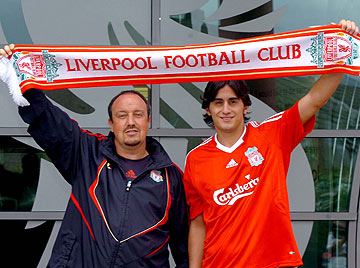 image-19-for-gallery-new-liverpool-fc-signing-alberto-aquilani-is-introduced-by-liverpool-fc-manager-rafael-benitez-941049575.jpg