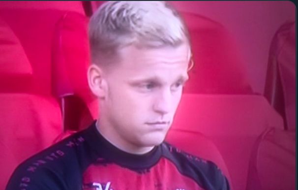 Photo: Van de Beek looks lost and thoroughly sad as he watches poor Man United performance vs Crystal Palace