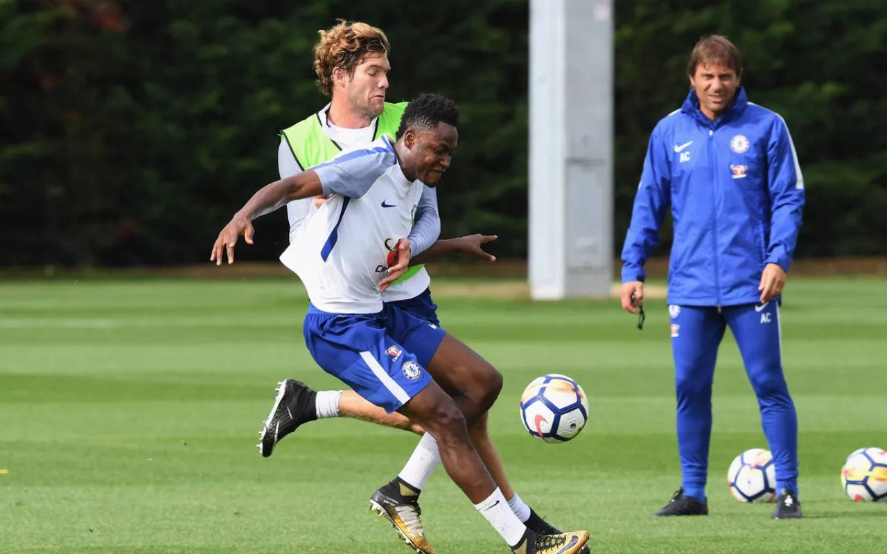 Chelsea left-back in advanced talks over leaving on loan in attempt to reboot career