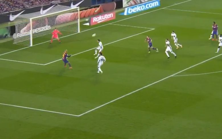 Video: Martin Braithwaite impresses for Barca with a second assist for Jordi Alba to seal the victory over Elche