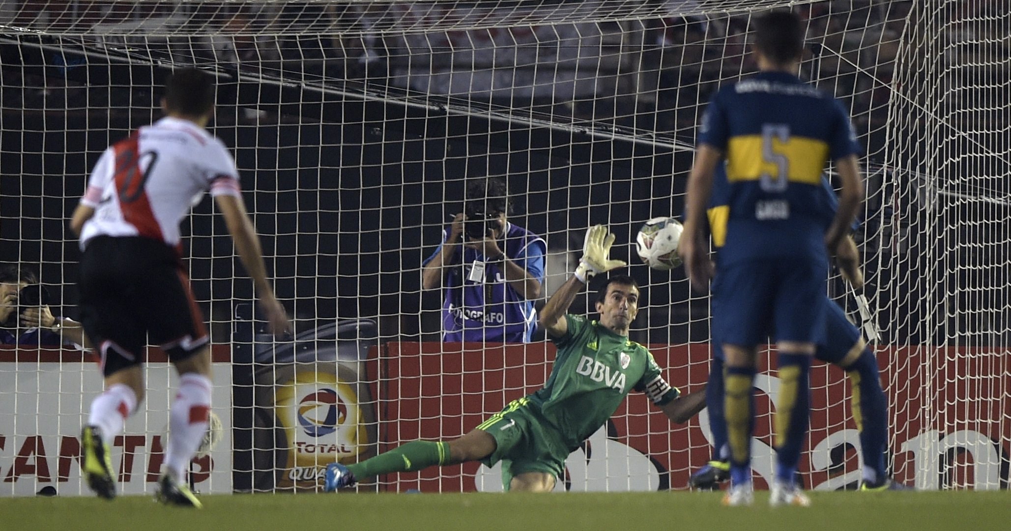 ‘Thank God for all of us’ – former River Plate goalkeeper on his penalty kick save in 2014 Copa Sudamericana semifinal against Boca Juniors