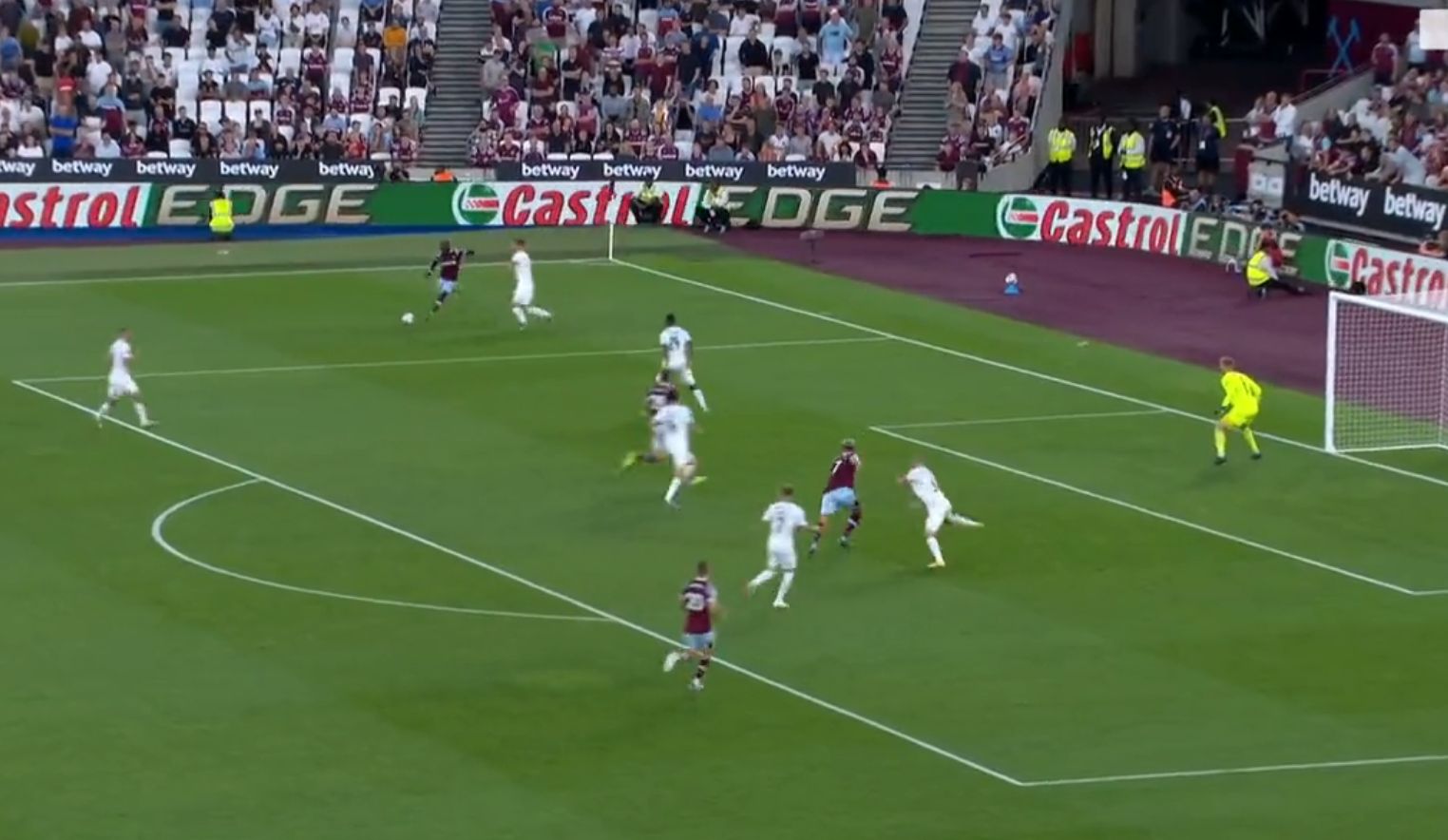 Video: New signing assists Scamacca for first West Ham goal