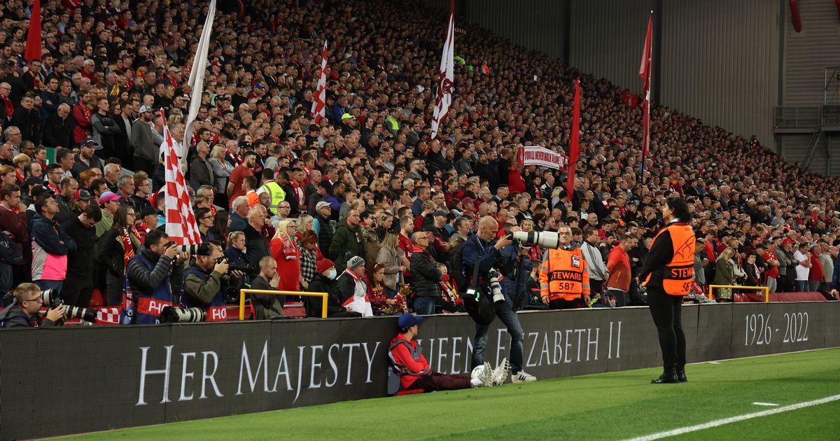 Anfield’s minute of silence for The Queen abandoned after 30-40 seconds states journalist