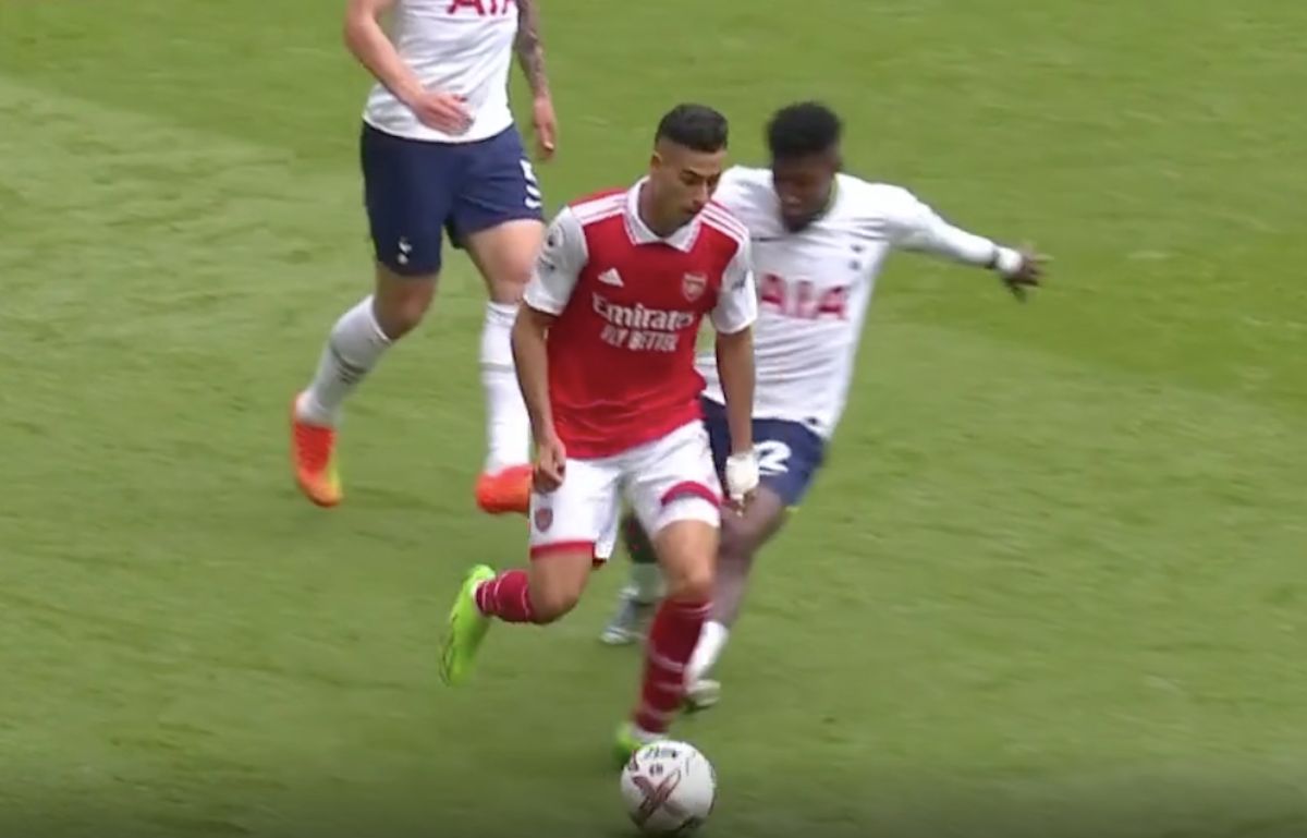 (Video) Emerson shown straight red for unnecessary high tackle on Martinelli