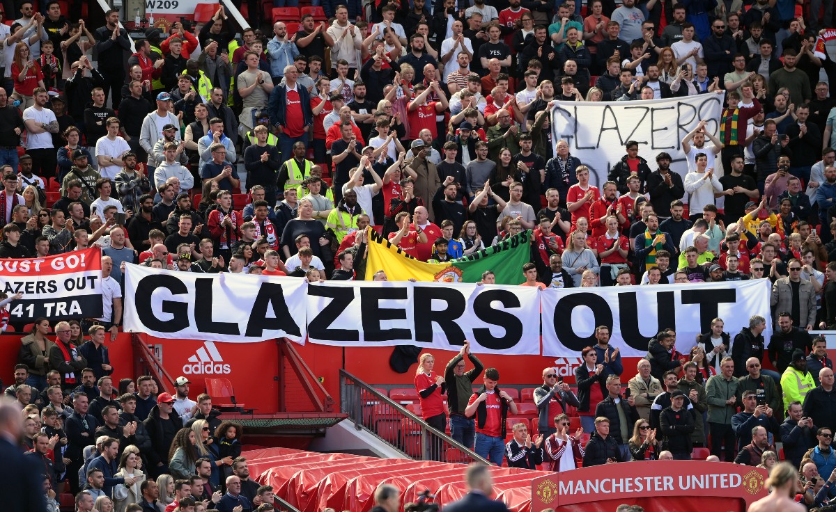“I do want to dispel a myth…” – Journalist hits back at criticism on Glazers protest CaughtOffside