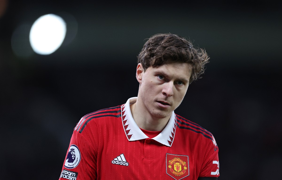 Manchester United to extend the contract of defender who looked set to depart this summer CaughtOffside