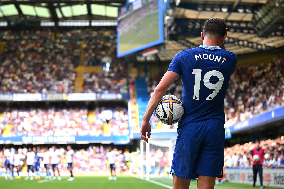 Chelsea star preparing Stamford Bridge farewell as transfer offer from rivals expected