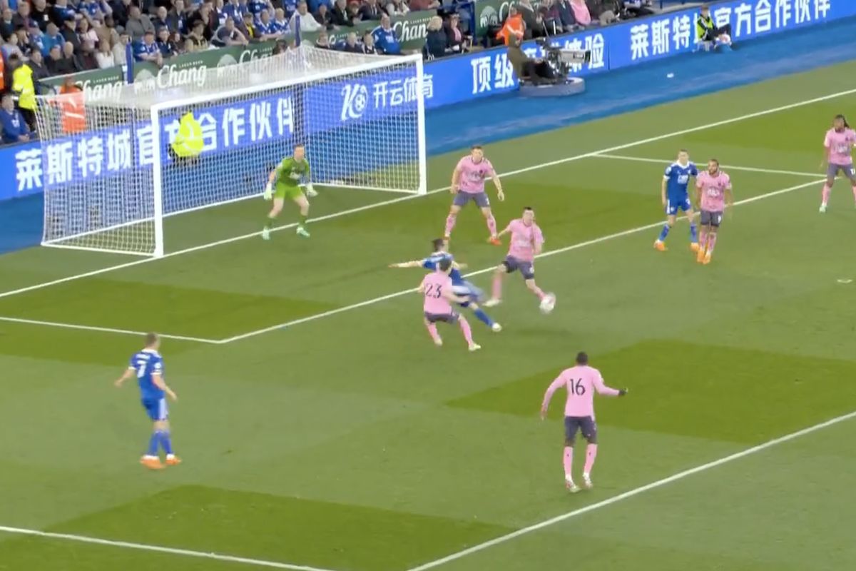(Video) Caglar Soyuncu equalises with lovely half-volley vs. Everton CaughtOffside