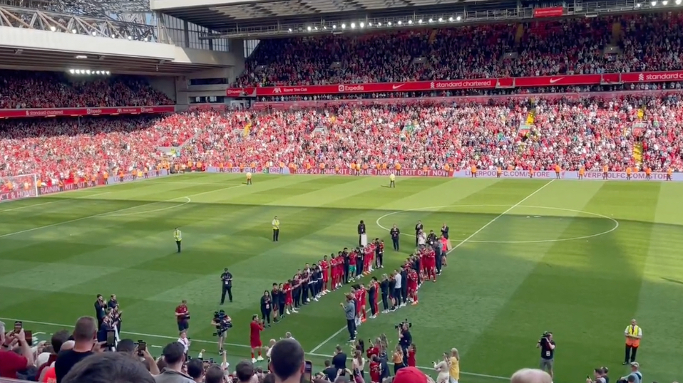 Video: Guard of honour for Firmino as Liverpool players, staff and fans acclaim Brazilian CaughtOffside