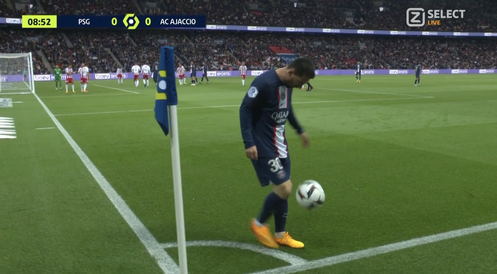 Video: PSG fans jeer Lionel Messi throughout the first half despite apology CaughtOffside