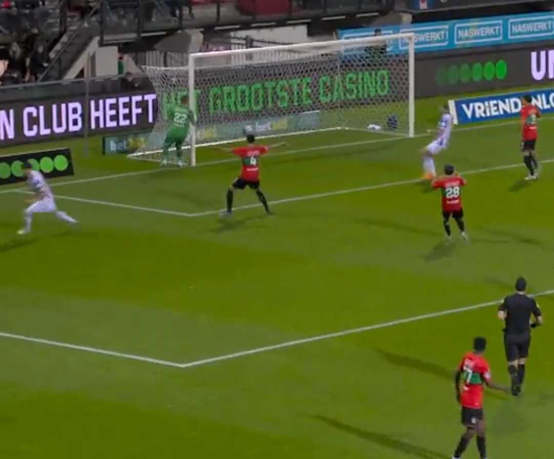 Video: Netherlands goalkeeper Jasper Cillessen left red-faced after making the blunder of the season
