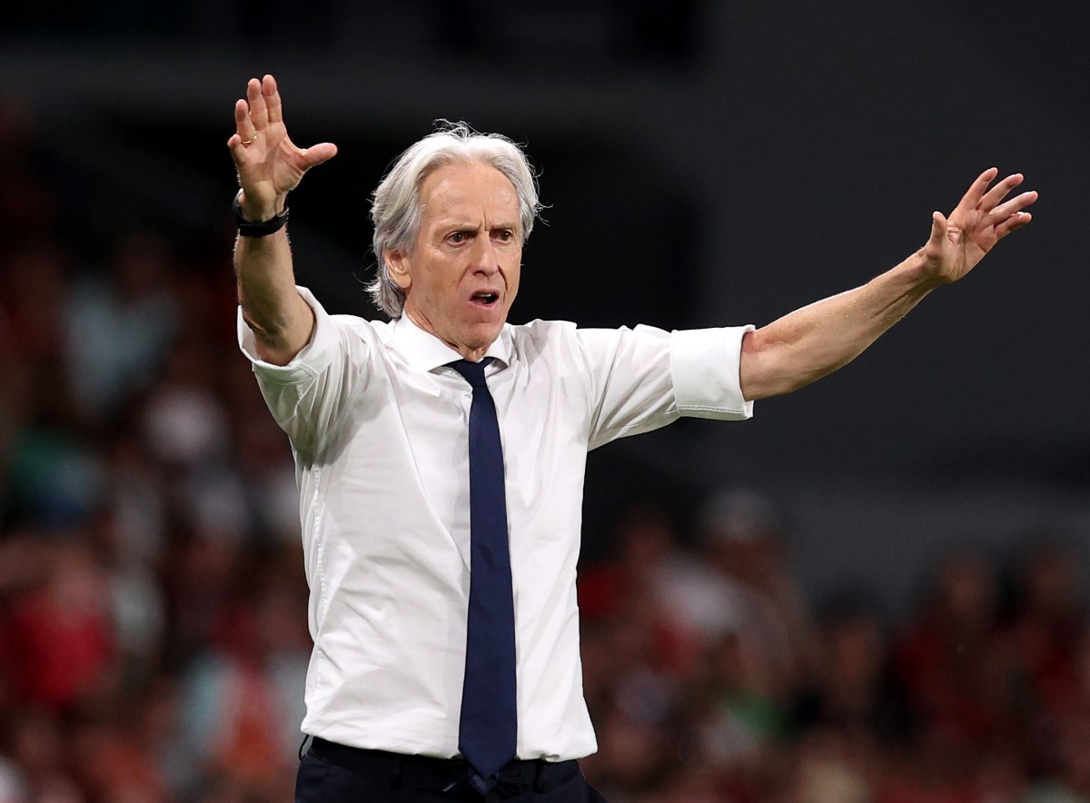 Jorge Jesus gesticula durante Portugal x País de Gales